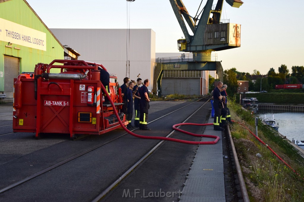 Havarie Wassereinbruch Motorraum beim Schiff Koeln Niehl Niehler Hafen P155.JPG - Miklos Laubert